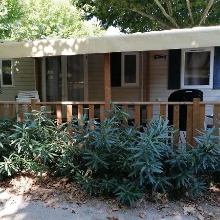 אתר קמפינג Camping Les Cantarelles