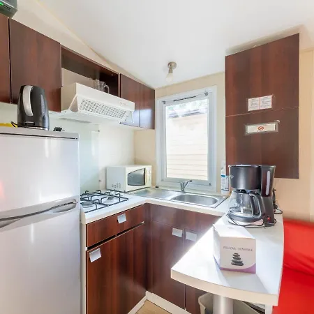 אתר קמפינג Camping Les Cantarelles